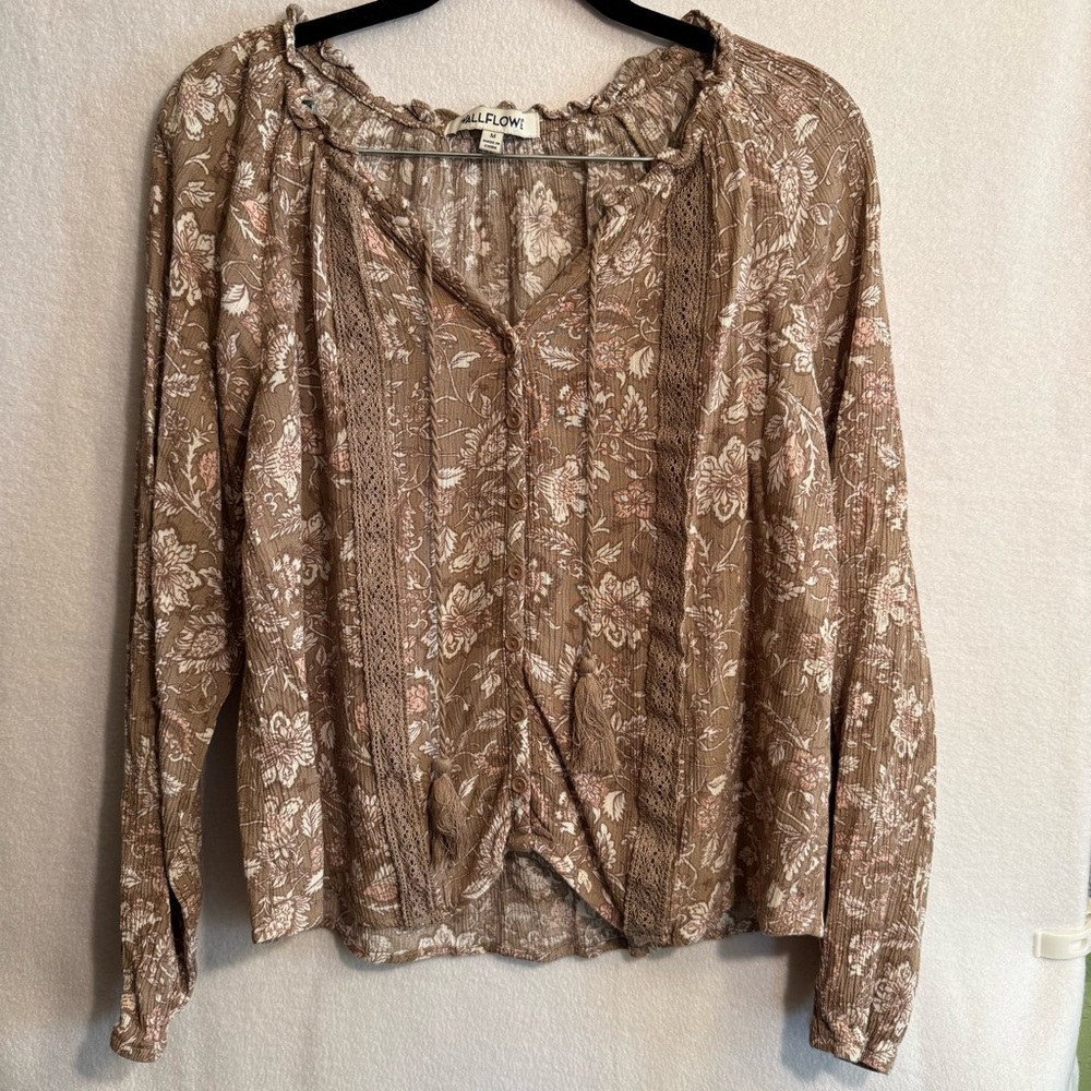 Elan Floral Beige Blouse Wallflower bohemian taupe cream floral like new preppy
